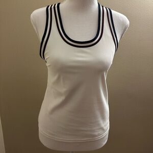 Tory Burch PERFORMANCE JERSEY RACERBACK TENNIS TANK - Snow White and Bourdeaux